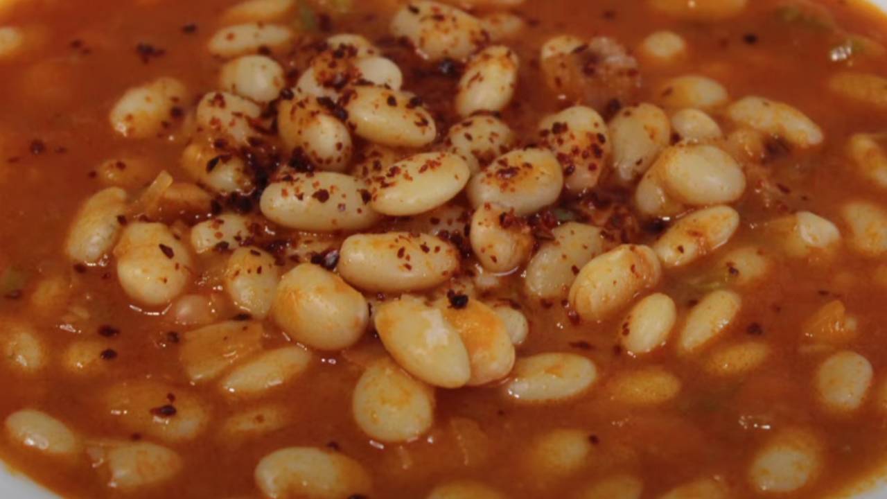 Akşamdan ıslatmadan tencerede en güzel etsiz kuru fasülye nasıl yapılır?