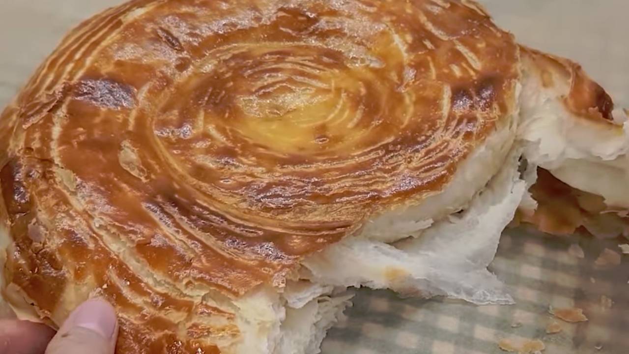 Akşamdan yap sabah pişir! İşte katları sayılan kabartma tozlu saya çöreği tarifi