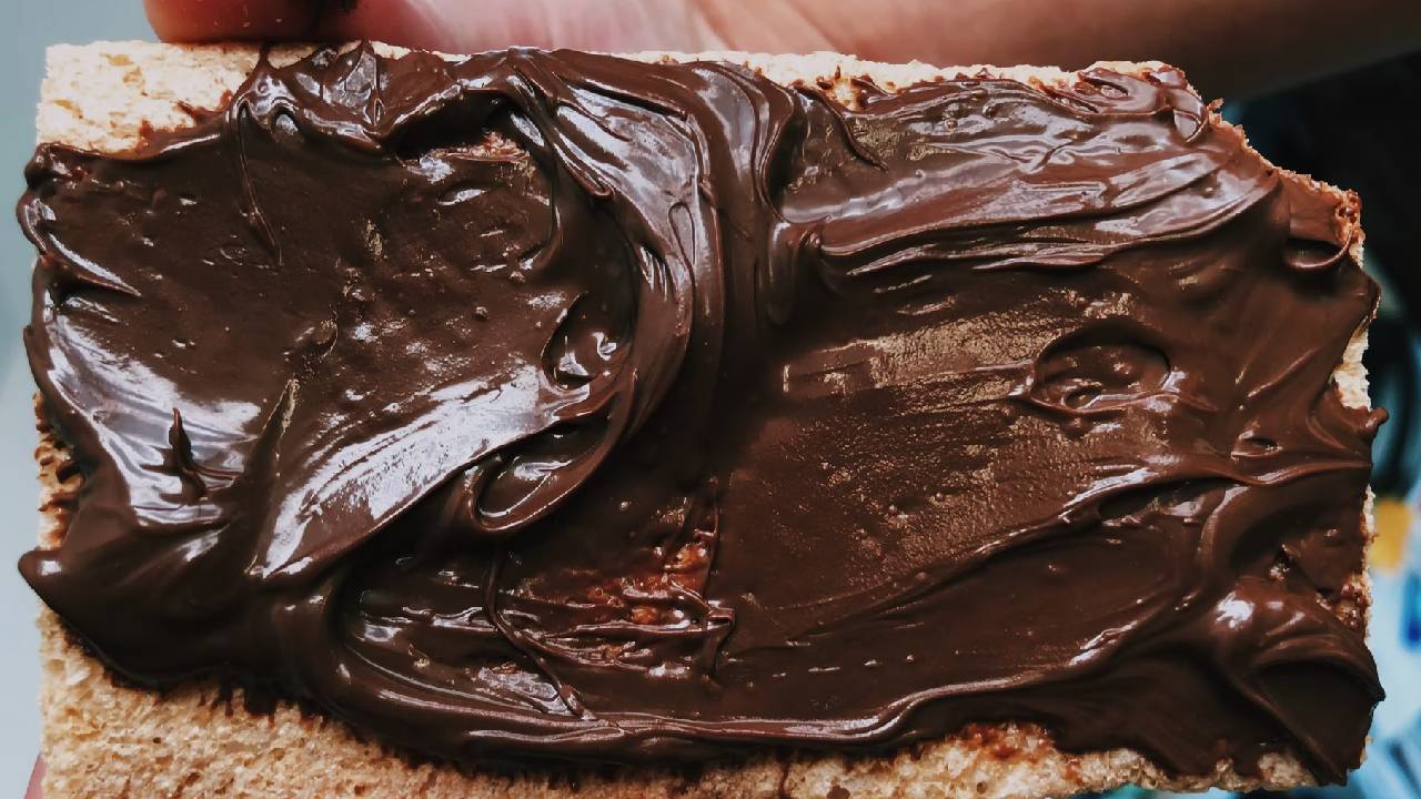 Kaşık kaşık yemelik bir lezzet! Evde şekersiz fındık kreması nasıl yapılır?