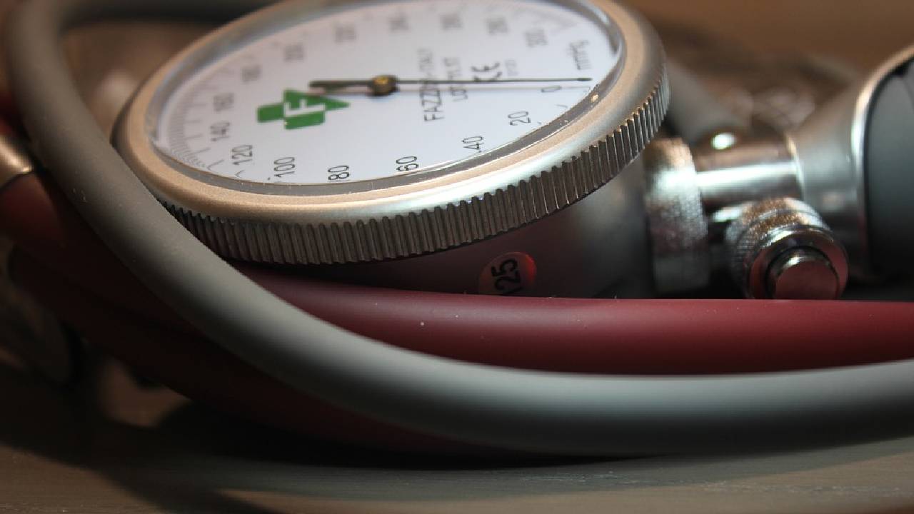 Yüksek tansiyon(Hipertansiyon) neden olur? Hipertansiyonun belirtileri nelerdir?