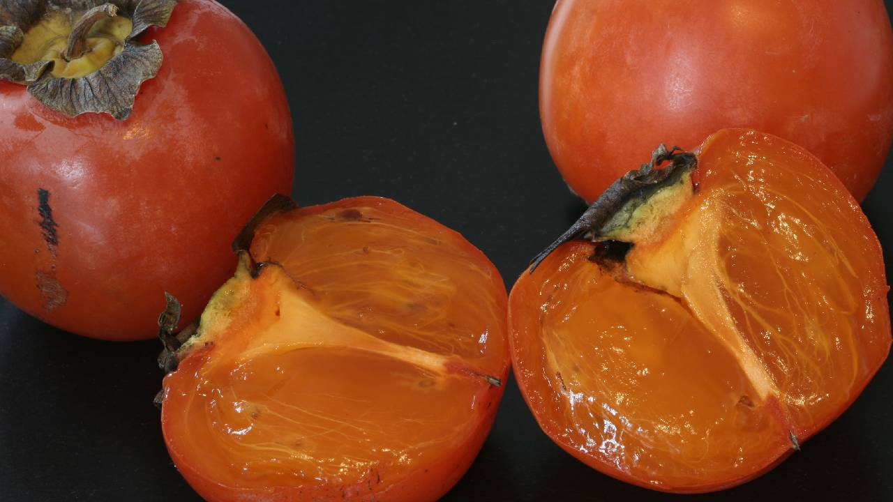 Vücut için adeta kalkan görevi görüyor! İşte trabzon hurmasının faydaları