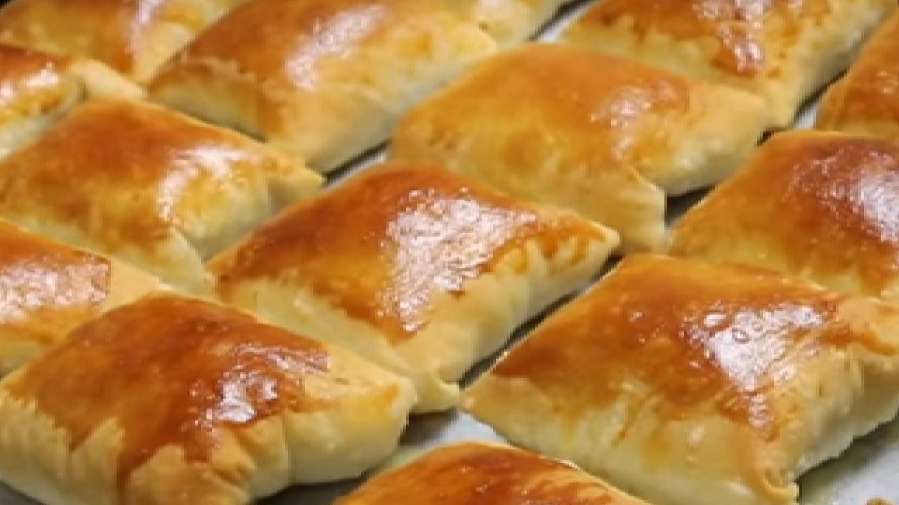 Börekseverlerin Hayran Olduğu Kıymalı Bohça Böreği Nasıl Yapılır?