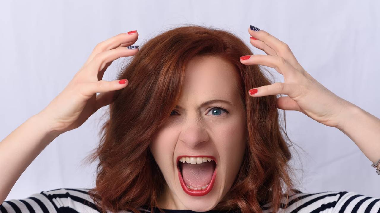 Adet öncesi gerginlik sendromu nedir? PMS sendromu nasıl geçer?