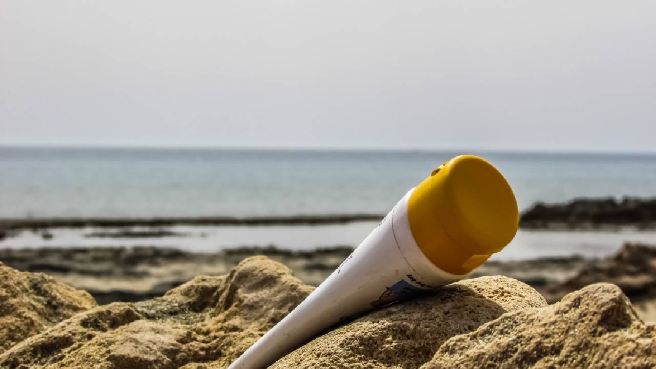 Güneş kremi kullanırken nelere dikkat etmeliyiz?