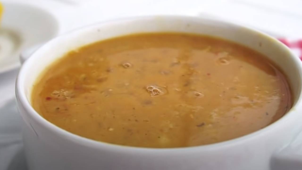 Anne usulü ezogelin çorbası nasıl yapılır? Ezogelin çorbasına ne konur?