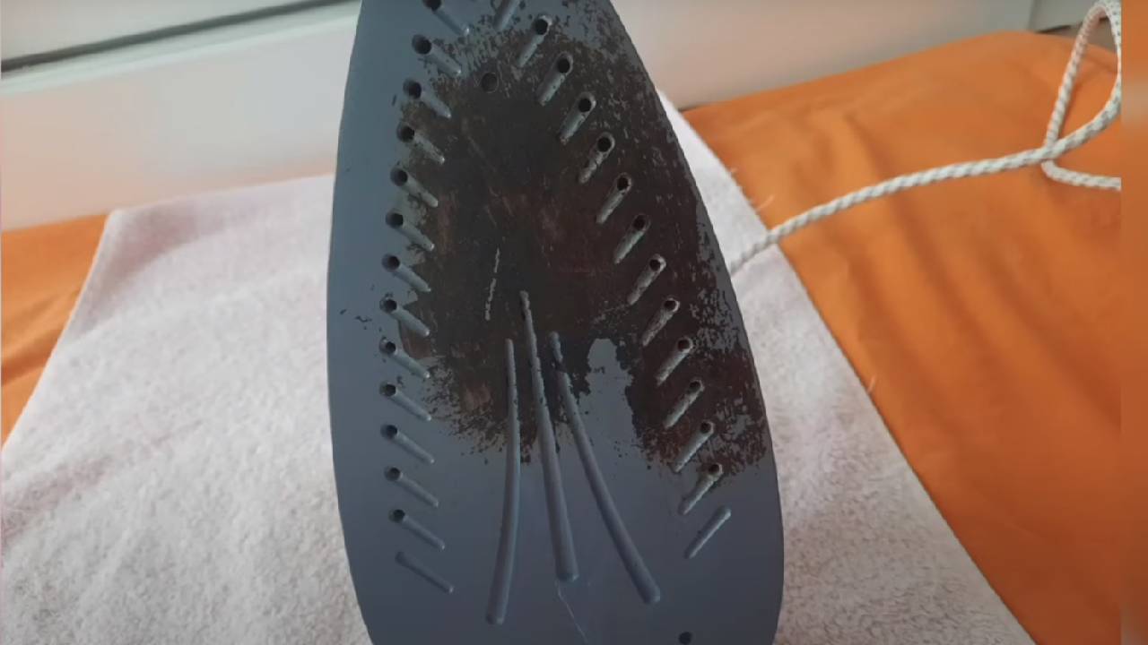 Yanmış ütü tabanı nasıl temizlenir?  İşte etkili 4 yöntem