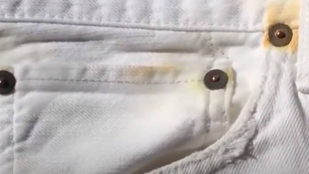 Kıyafetten pas lekesini çıkarmak için etkili 4  yöntem