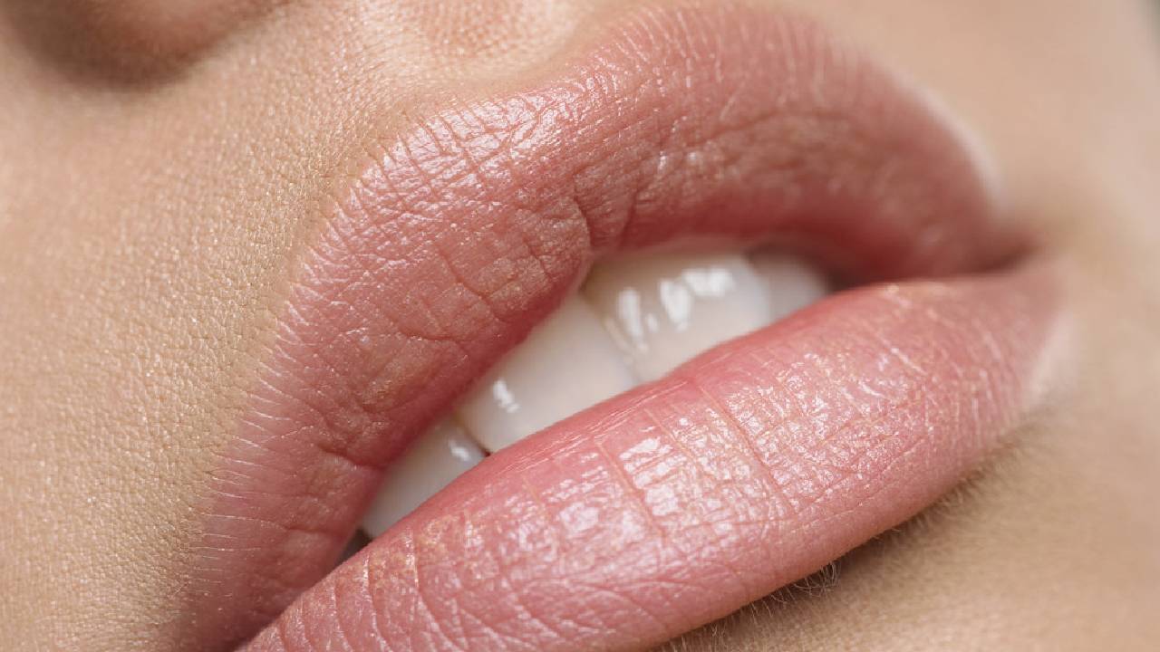 Göz alıcı dudaklar için evde hazırlayabileceğiniz 4 doğal dudak peelingi