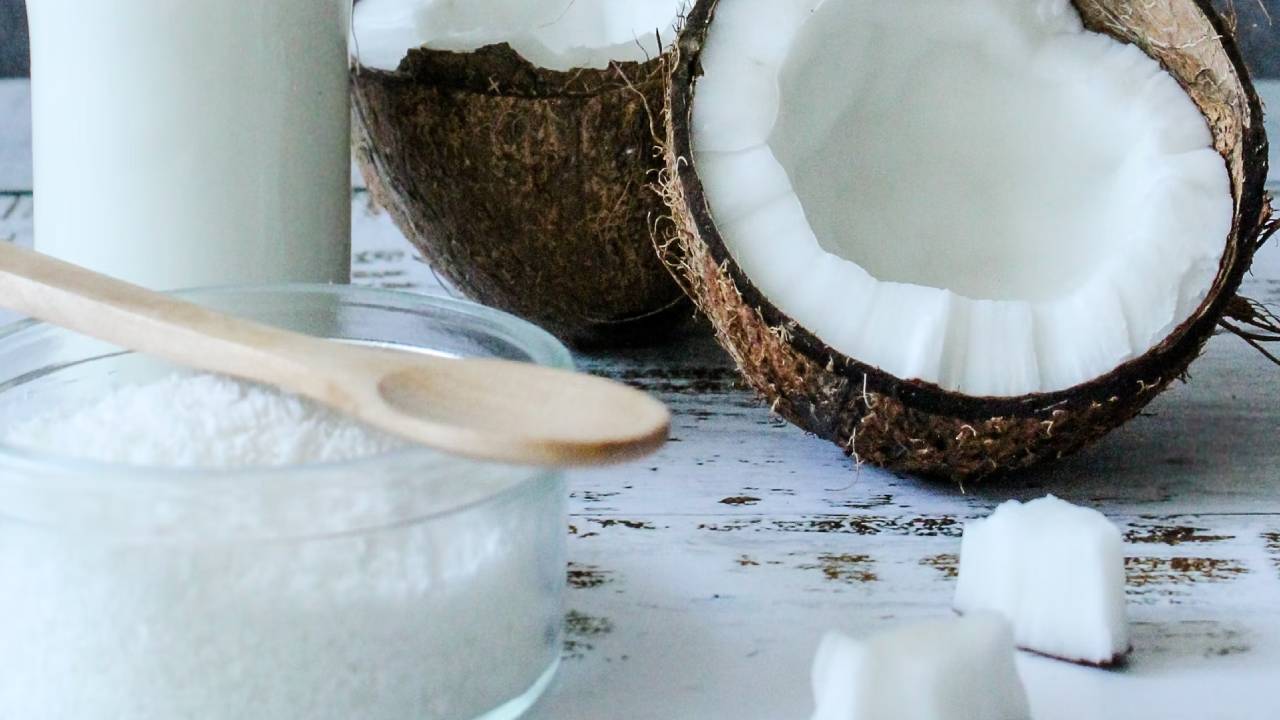 Saçın gürleşmesi için hindistan cevizi yağı nasıl kullanılır?