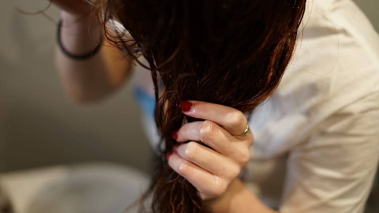 Saçlarınız çok çabuk yağlanıyorsa, işte çözümü!