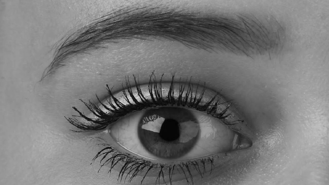 Kirpiklerinizi güçlendirmek ve uzatmak için bu 3 doğal yağı karıştırın!