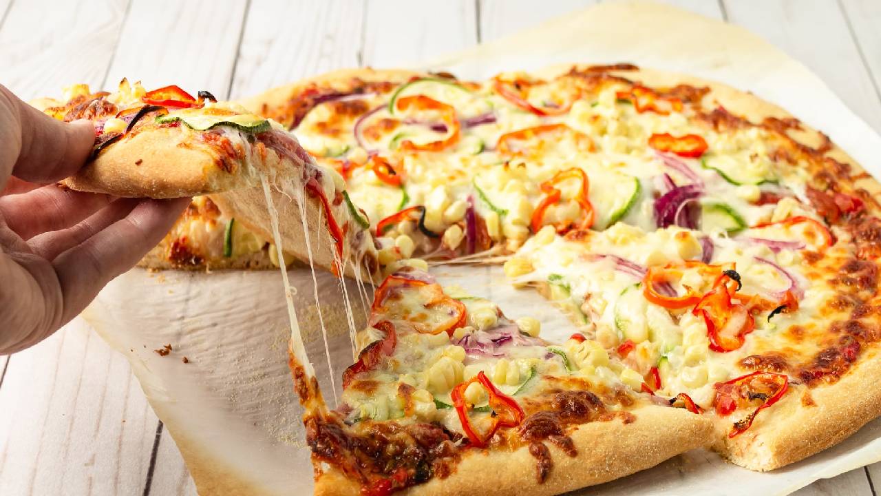 Evde fırında pizza nasıl yapılır? İşte ustasından garantili pizza tarifi
