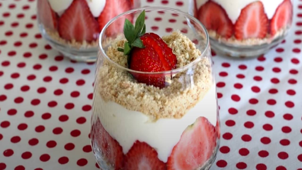 Tam ölçülü gerçek çilekli magnolia tarifi